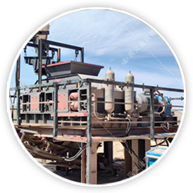 全自動液壓對輥制砂機現場圖片