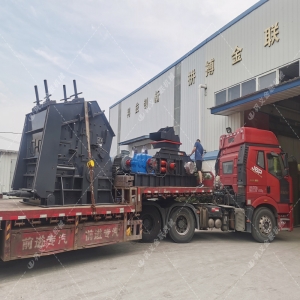 1000*700液壓對輥制砂機(jī)，1210反擊破發(fā)往四川