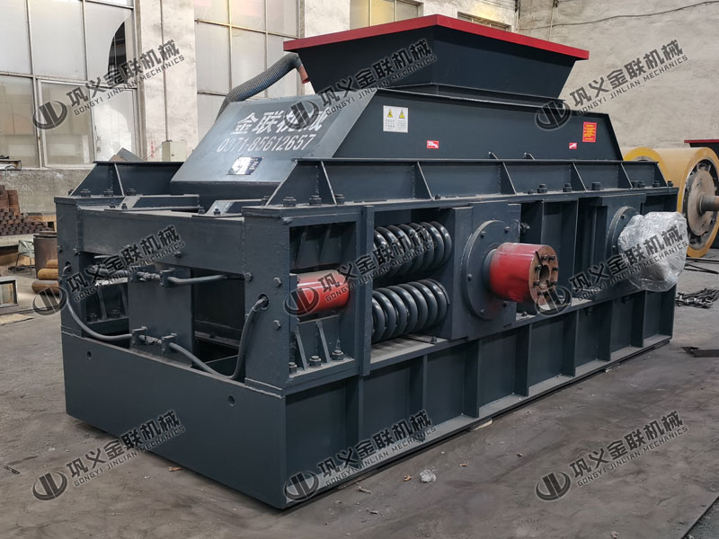 對輥細碎機要注意哪些細節,運轉靠什么?