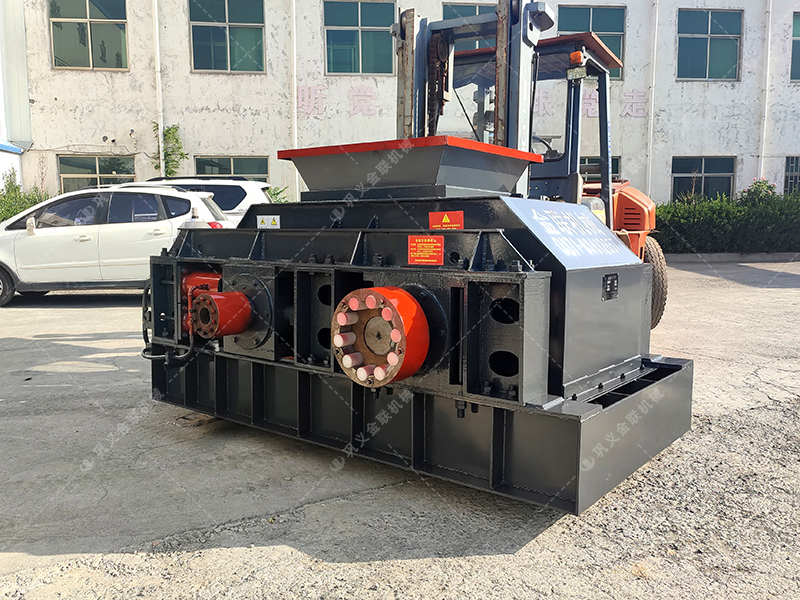 2PGY1007液壓對輥制砂機發往江蘇 