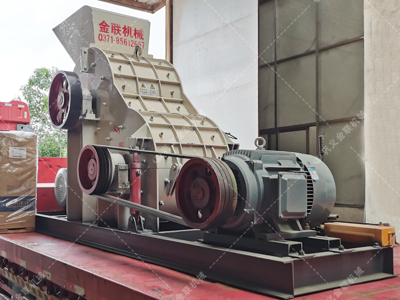 SCF800x800中型雙級粉碎機(jī)發(fā)往云南