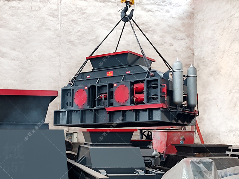 2PG1208大型液壓直聯對輥破碎機發往浙江