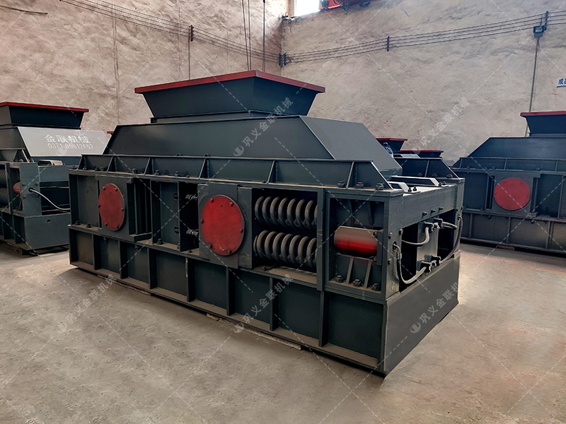 中大型半自動對輥破碎機發往河南洛陽處理河卵石