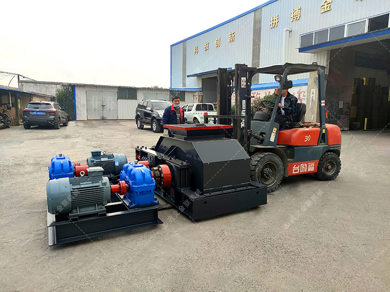 2PG800x600對(duì)輥破碎機(jī)發(fā)貨圖片_發(fā)往貴州貴陽(yáng)_破碎鵝卵石