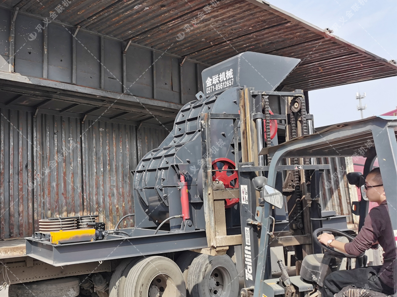 兩臺800X800雙級粉碎機(jī)發(fā)貨圖片_發(fā)往廣西南寧_破碎鐵礦石