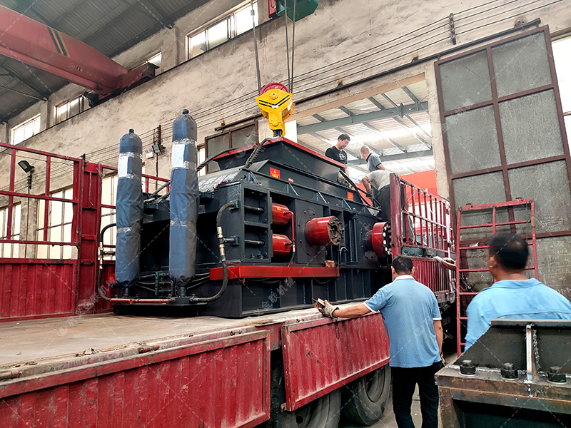 石子制砂用什么設(shè)備好?液壓對輥破碎機(jī)的優(yōu)勢解析