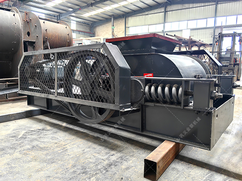 煤矸石雙齒輥破碎機(jī)產(chǎn)能多少?多少錢?