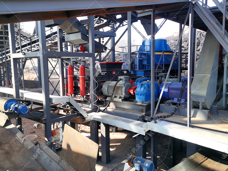 對輥制砂機在河卵石生產線中，如何與給料機、顎破協(xié)同？