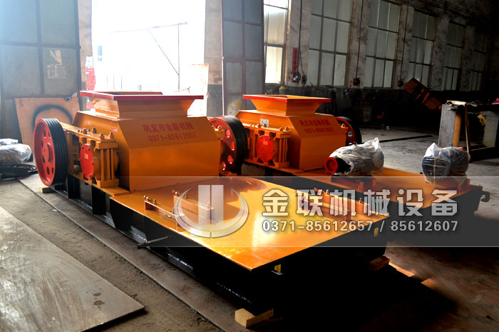 2PGC600*900中型雙齒輥破碎機(jī)